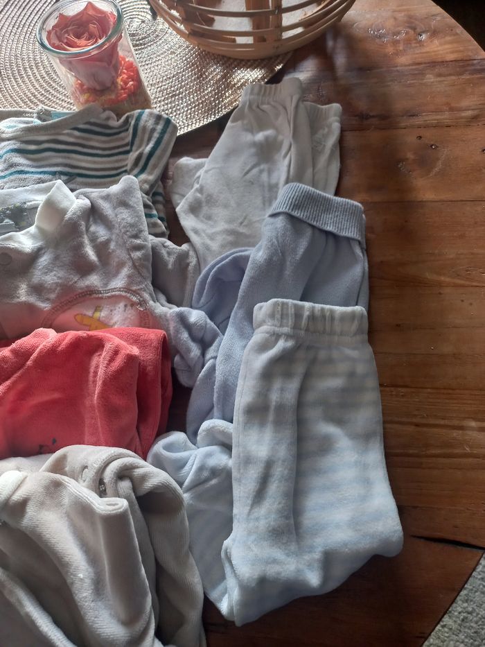 Lot pyjamas et bodies bébé 3 mois - photo numéro 4