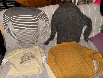 Lot de 89 pièces mélangées sac et vêtements