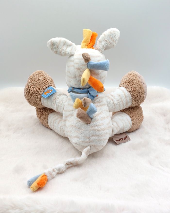 Peluche doudou zèbre blanc bleu rayé beige Arthur et Louis NATTOU bandana cheval - photo numéro 3