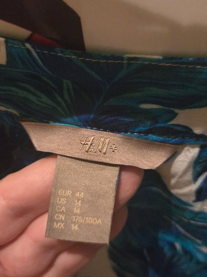 Blouse blanche motifs feuilles bleu/vert T.44 H&M - photo numéro 2