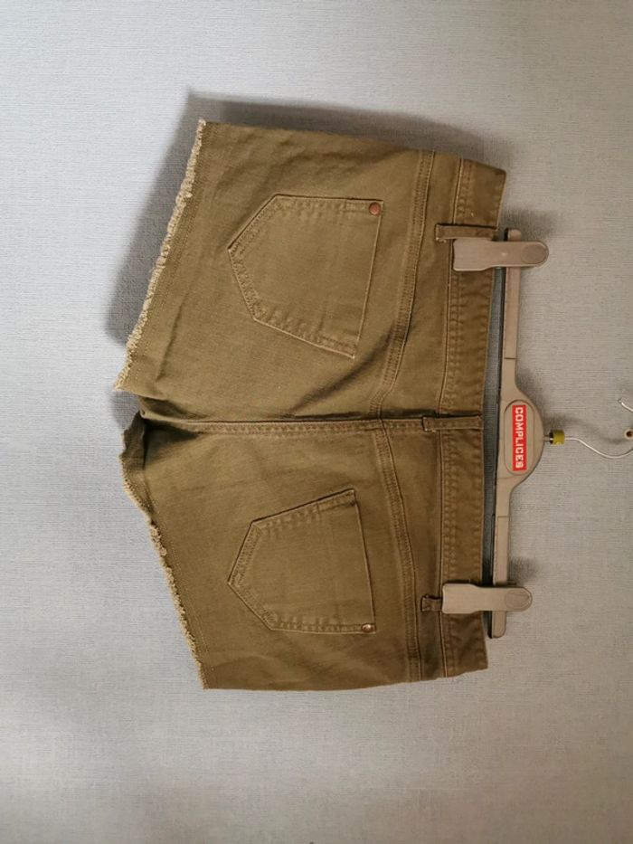 Short kaki - photo numéro 4