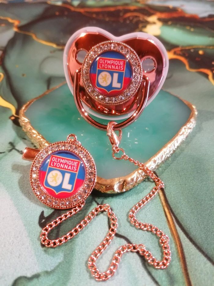 Tétine sucette avec attache olympique lyonnais rose gold
