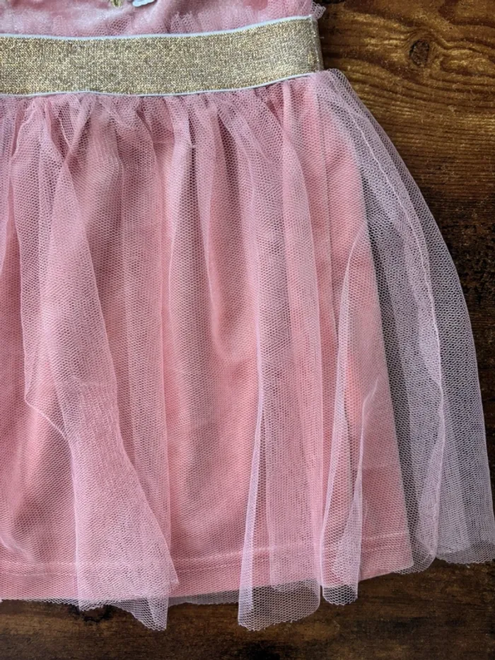 Superbe robe en velours et voile rose - photo numéro 3
