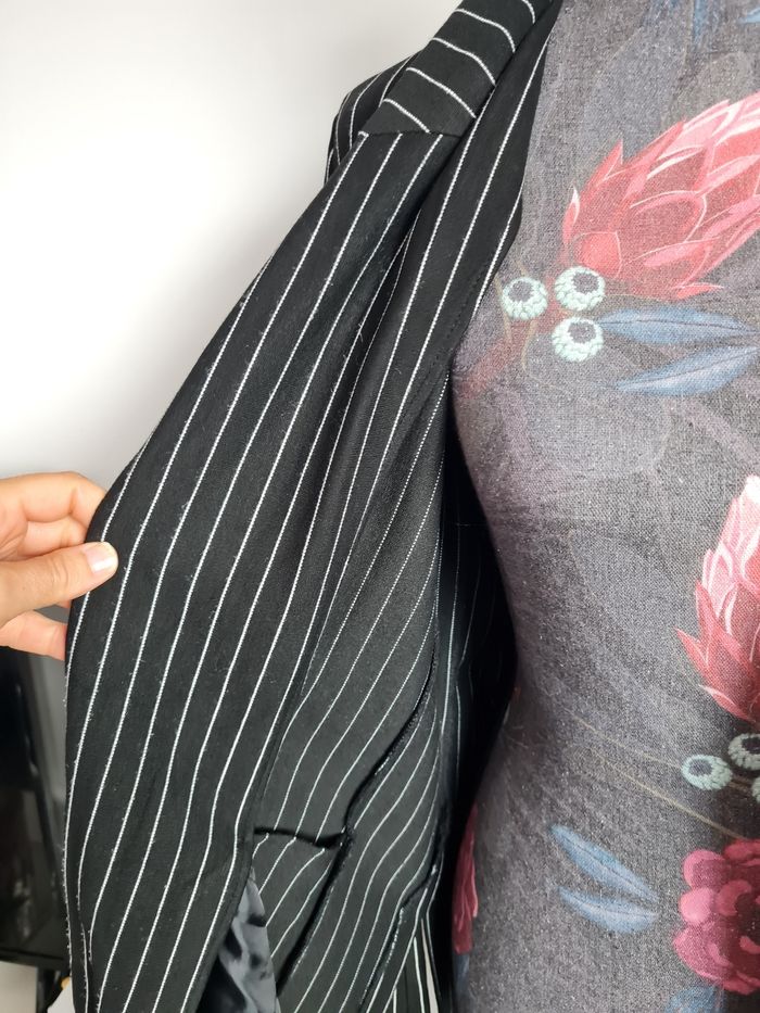 Jolie veste noire rayée - photo numéro 5