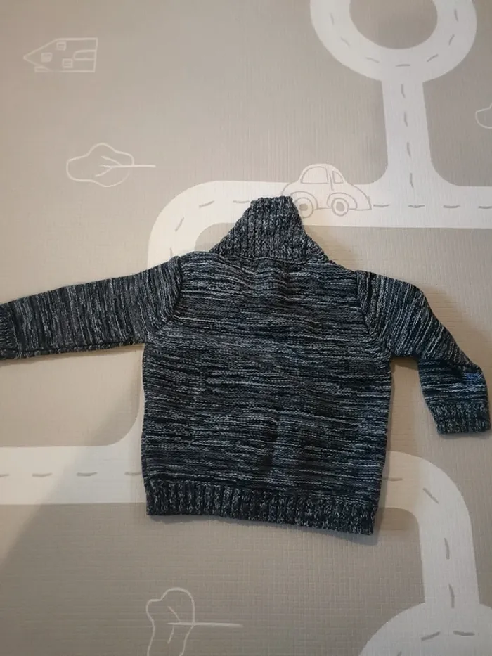 Pull à bouton Gémo 6mois - photo numéro 4