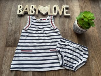 - Robe ZY    - 6 mois - Très bon état 