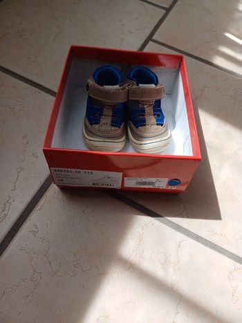 Chaussures bébé taille 18