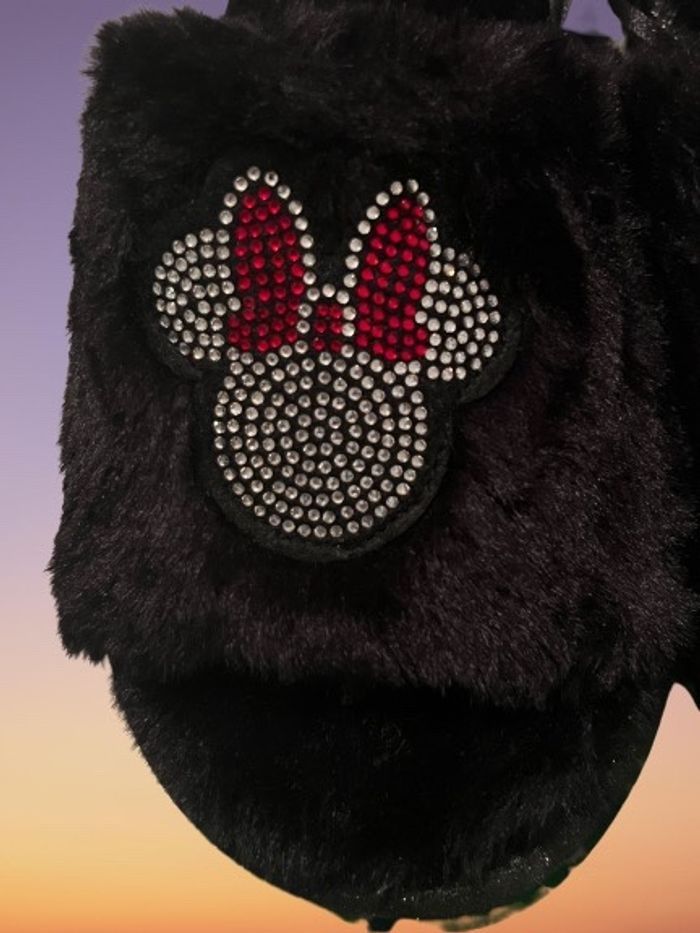 Claquettes duveteuses Minnie Mouse pointure 40-41 - photo numéro 3