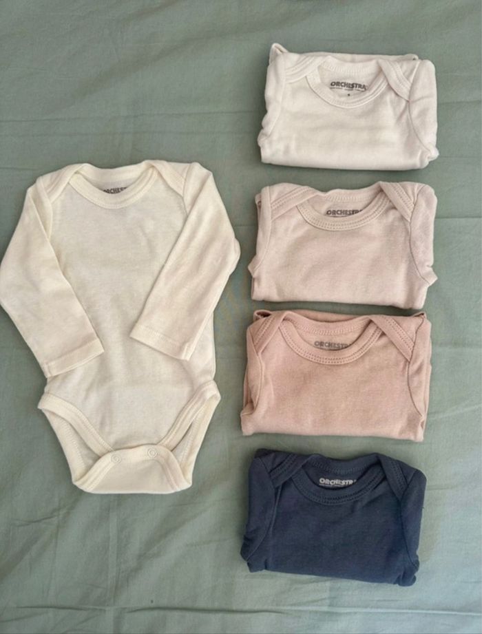 Lot bodies  1 mois