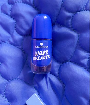 Vernis bleu Essence