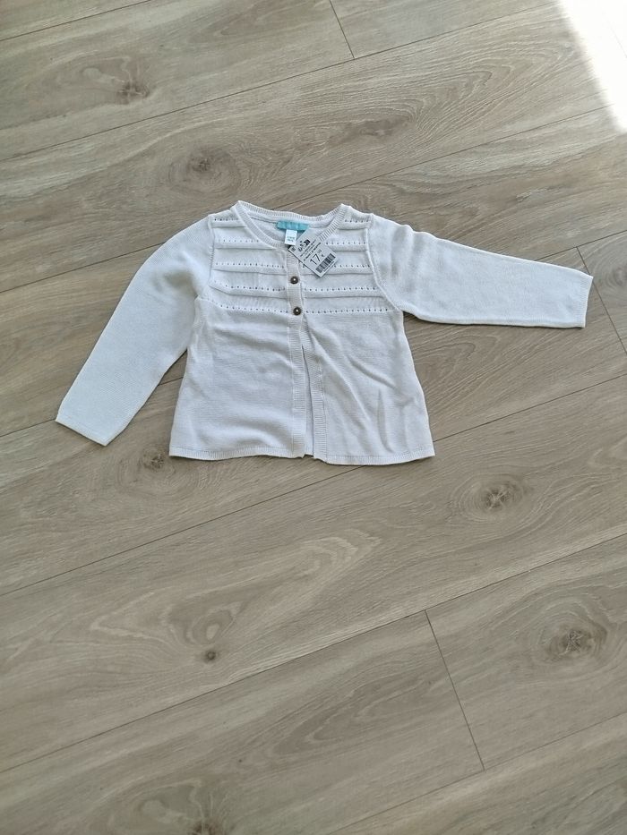 Gilet obaibi 23 mois neuf