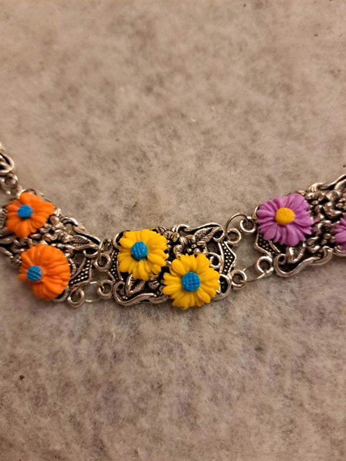 Collier argenté avec fleurs multicolore - photo numéro 6