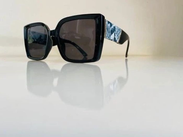 Lot de deux lunettes de soleil marron et noir UV protection catégorie 3 - photo numéro 14