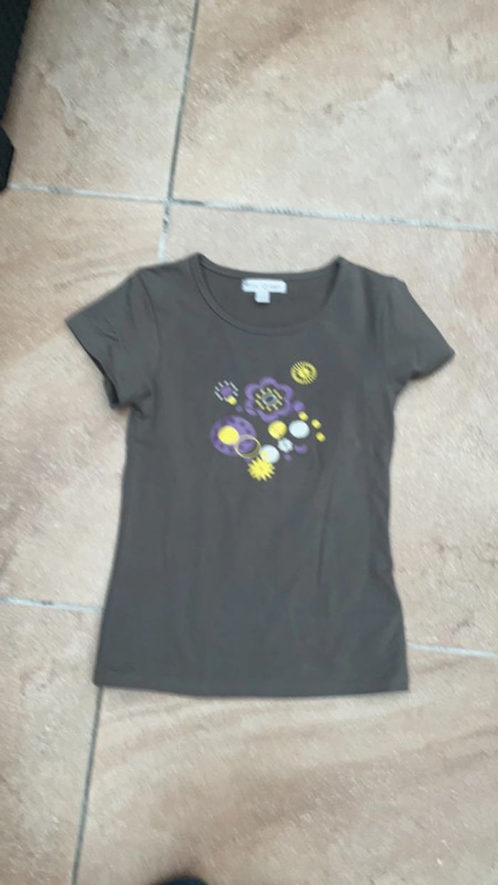 T-shirt + chemise kaki imprimé jaune/mauve 10 ans neuf (n°22) - photo numéro 2