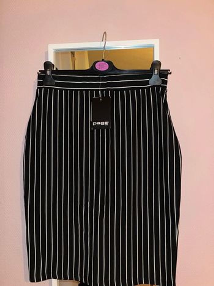 Jupe noire et blanche - Page One