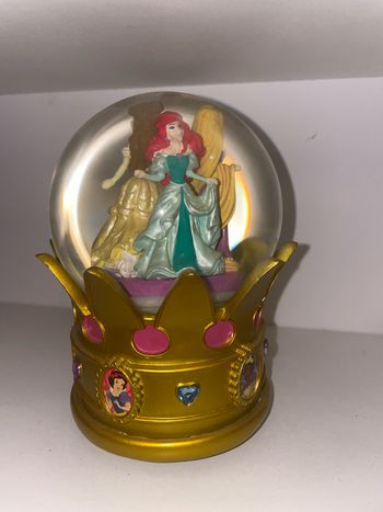 Boule de neige snowglobe Disney musical princesses