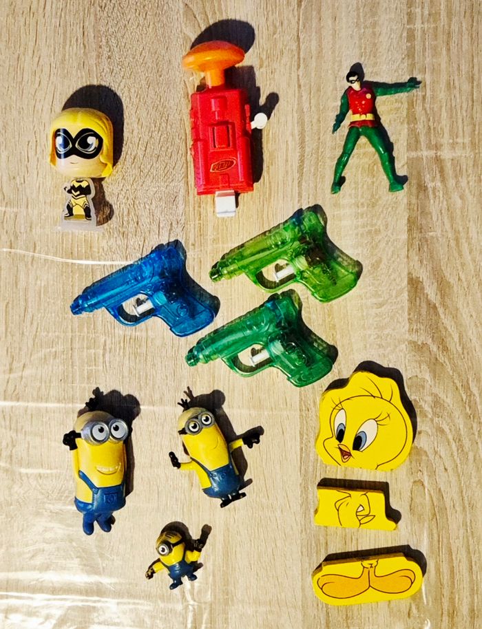 Lot de 10 Petits Jouets (Minions, Nerf, Tweety, Super-héros)