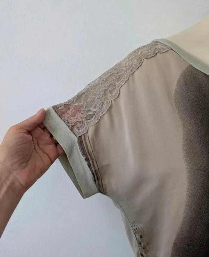 Blouse d'été beige finitions dentelle - Rinascimento - taille L - photo numéro 2