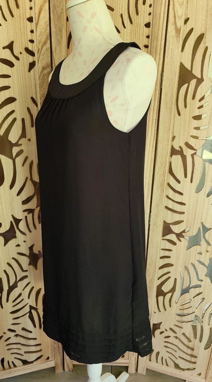 Robe noire fluide - Bretelles et col en satin - T 38 H&M - photo numéro 2