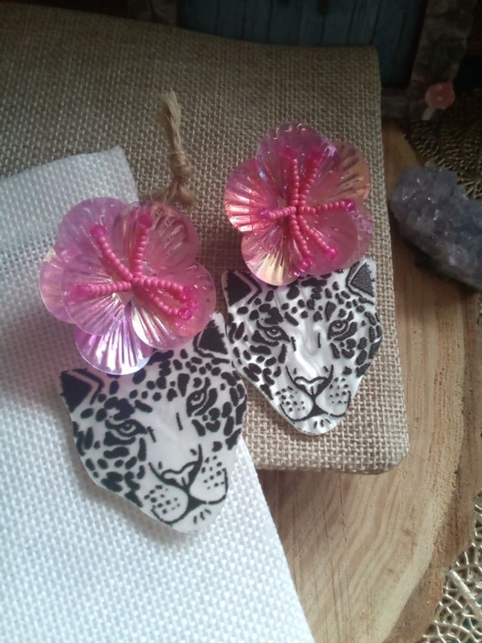 Boucles d'oreilles léopards et magnolias