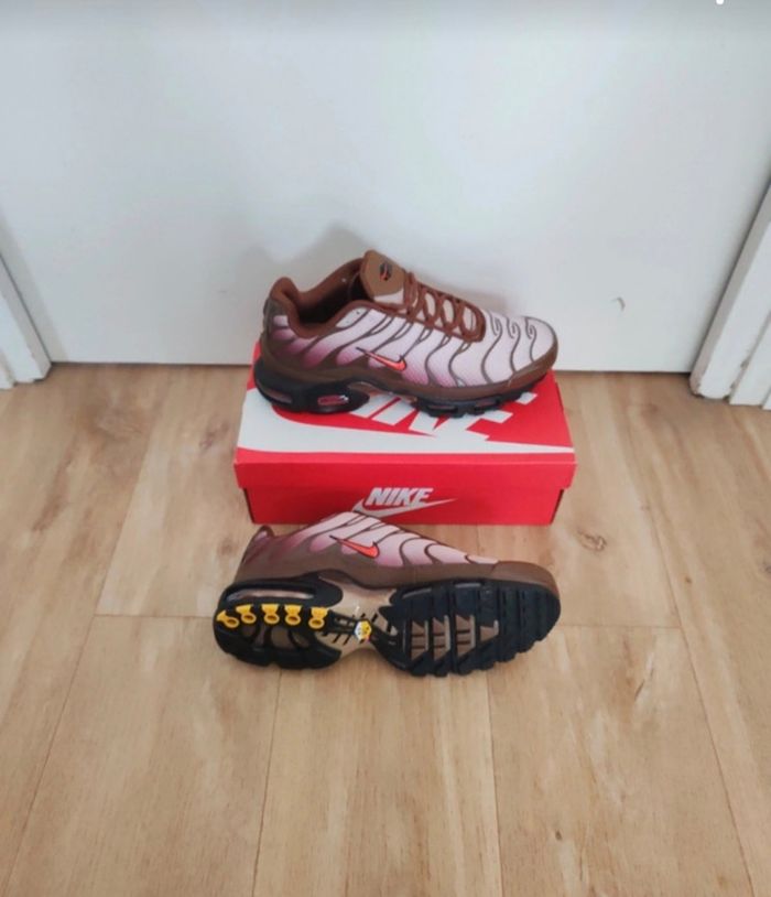 Basket tn taille 44 et 42 prix 55€ jamais porté - photo numéro 2