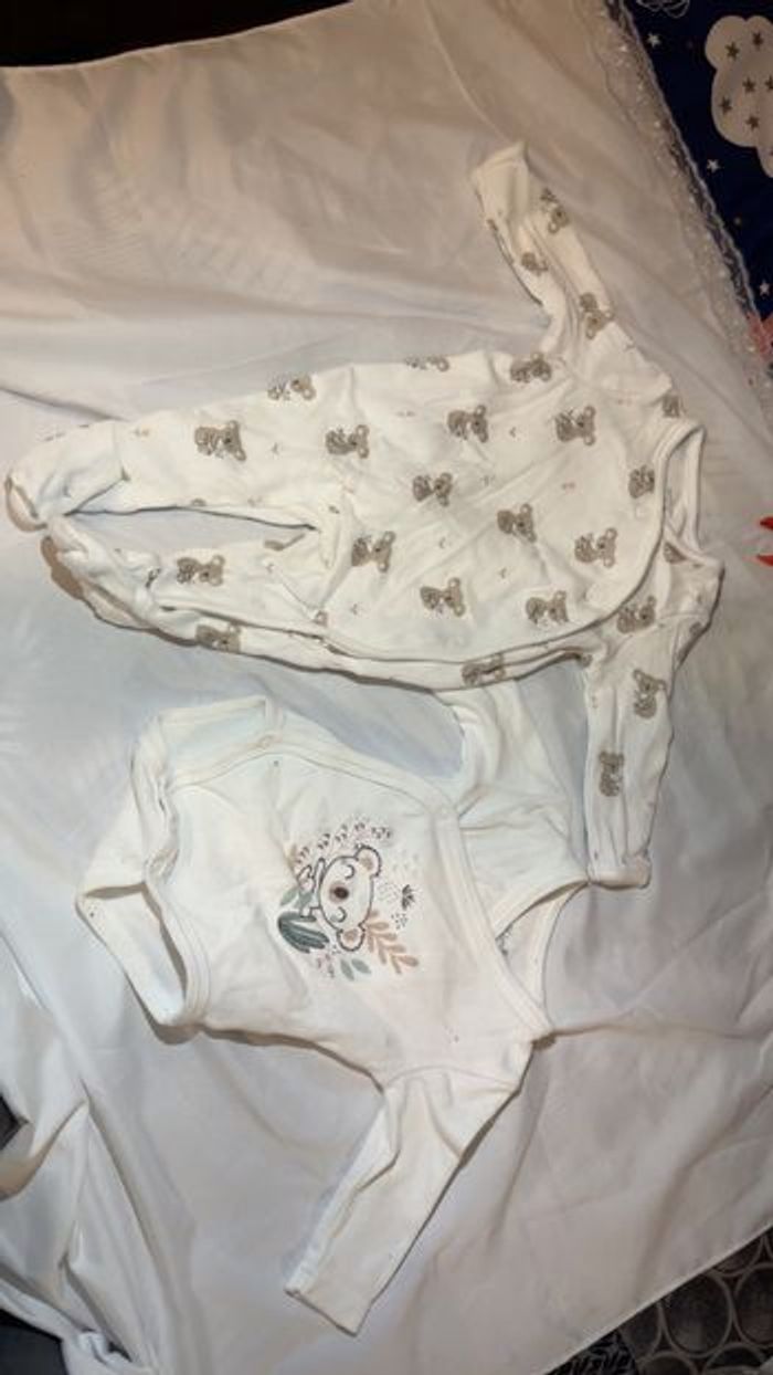 Lot pyjama + bodies 1 mois - photo numéro 2