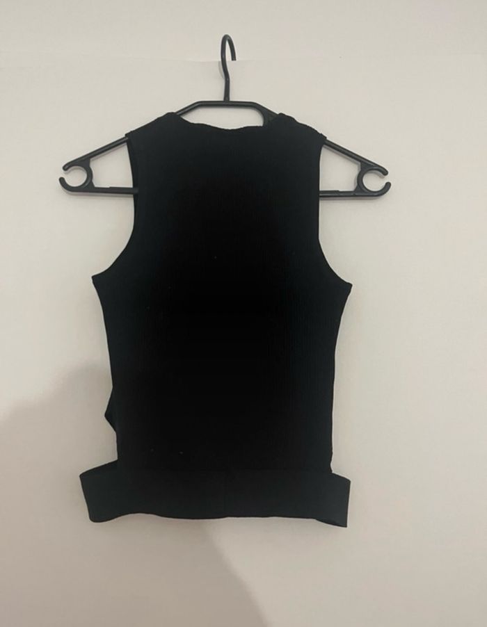 Haut noir sans manche - photo numéro 2