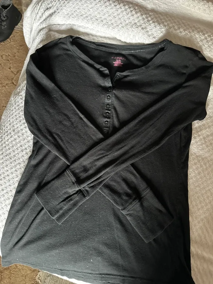 Long sleeve ribbed Henley