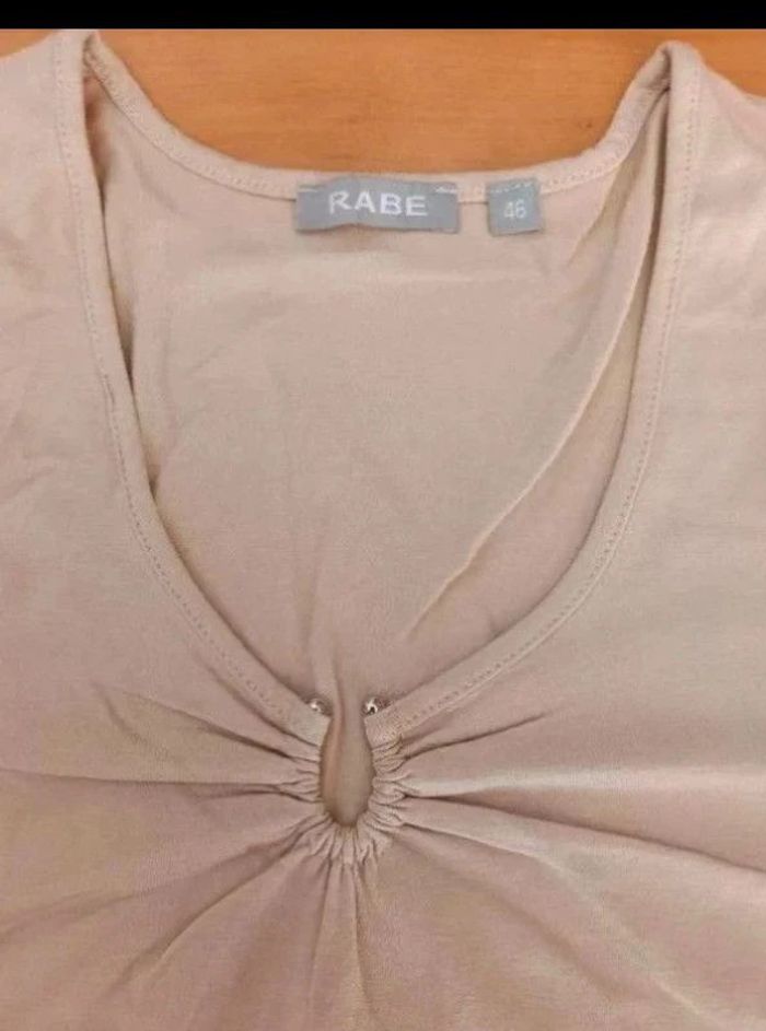 T-shirt TAILLE 46 très bon état - photo numéro 3
