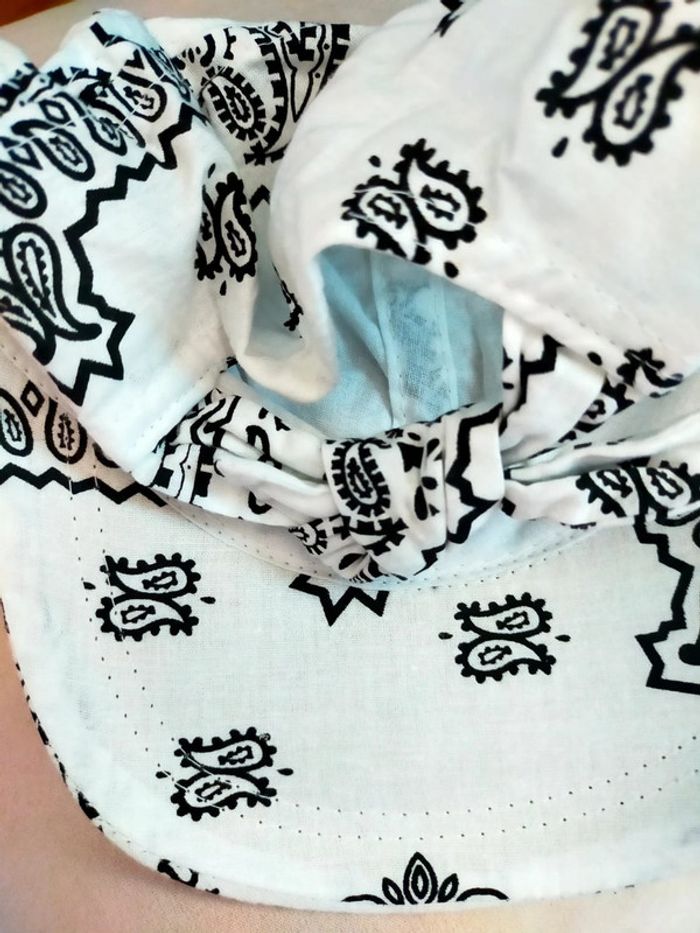 Casquette blanche motif bandana – Taille 54 cm - photo numéro 4