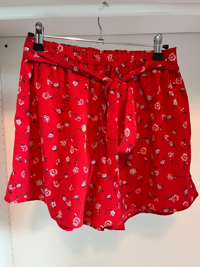 Ensemble fleuri rouge Shein – short taille haute + haut cache-cœur Taille M - photo numéro 3