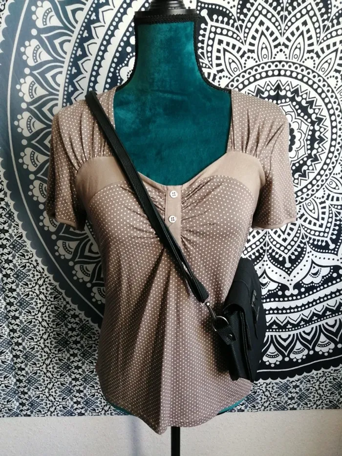 Top marron à pois blancs, encolure carré plissée avec boutons / vango paris / (T3, L)