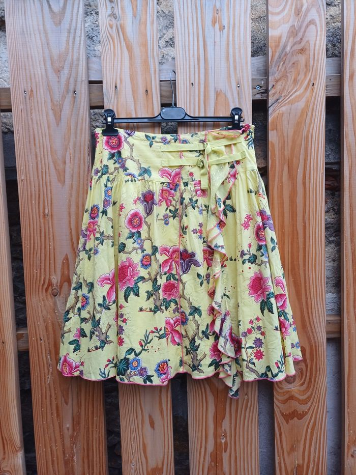 Jolie jupe jaune fleurie en coton Essentiel Antwerp taille 38