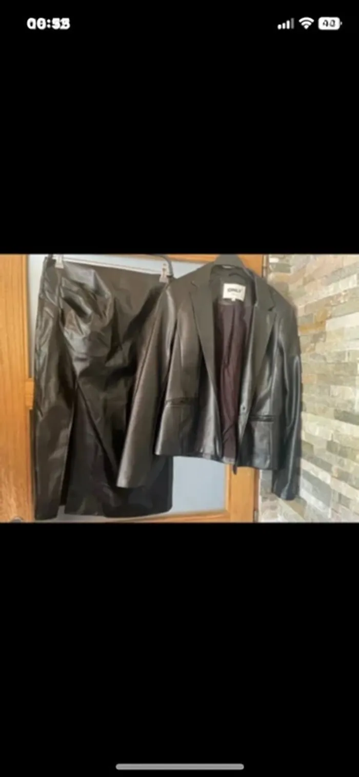 Très beau tailleur en similicuir, femme, taille 40
