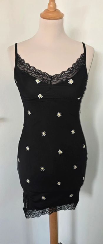 Chemise de nuit fleurie bords en dentelle Taille S