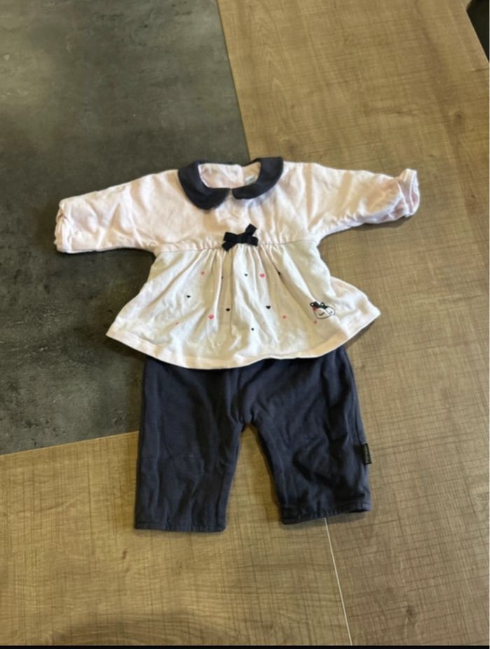 Ensemble bébé fille taille 1 mois p’tit  bisou
