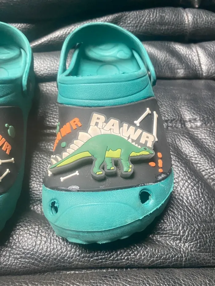 Crocs sabots motifs dinosaures - photo numéro 8