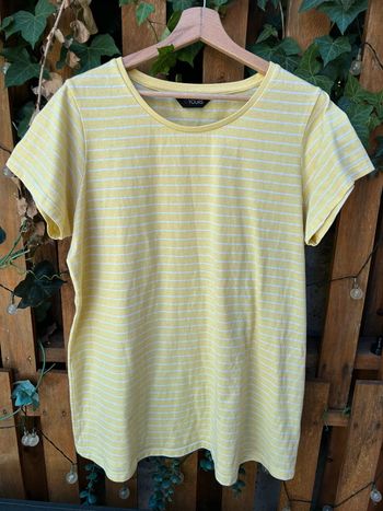 T-shirt jaune à rayures en très bon état taille 46 - coton