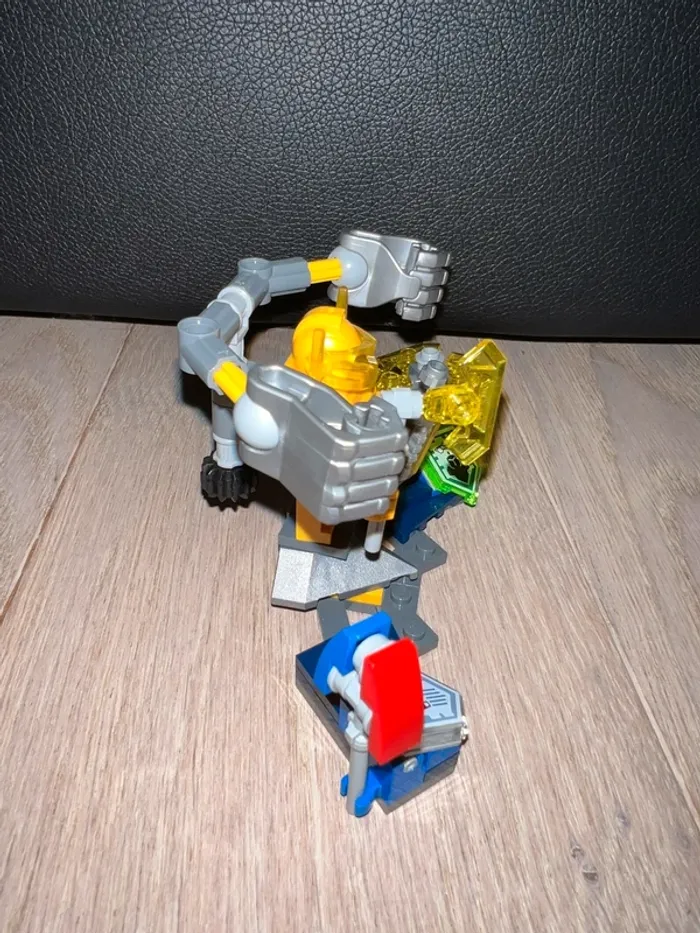 Lego nexo knights 70336 Axl l’ultime chevalier - photo numéro 2