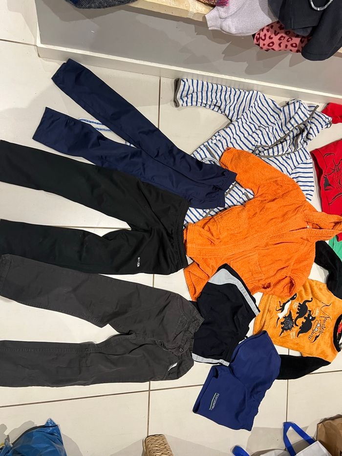 Lot numéro 4 - vêtements garçon 8 ans - photo numéro 2