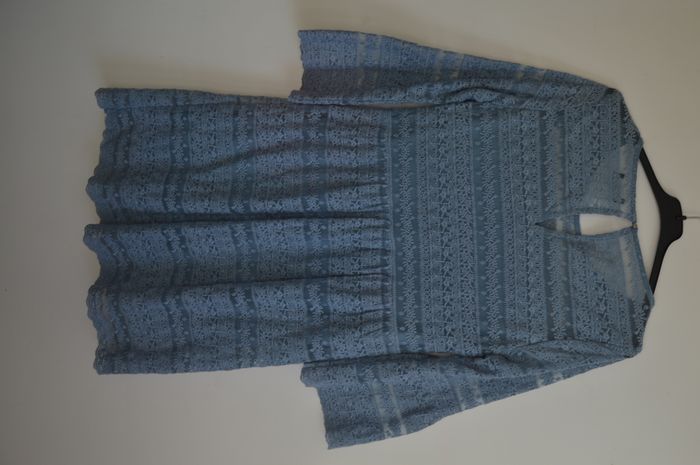 Robe bleu ciel neuve en dentelle – Yessica – Taille 40 - photo numéro 3