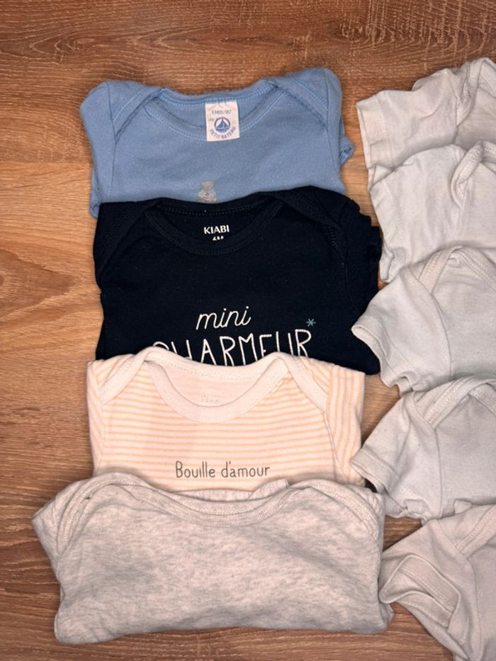🌷Lot de 9 bodies bébé mixtes taille 6 mois🌷 - photo numéro 2
