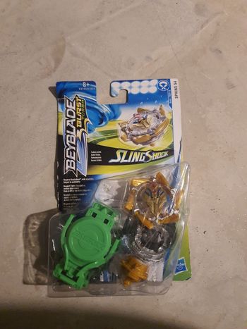 Toupie bayblade burst turbo modèle sling shock
