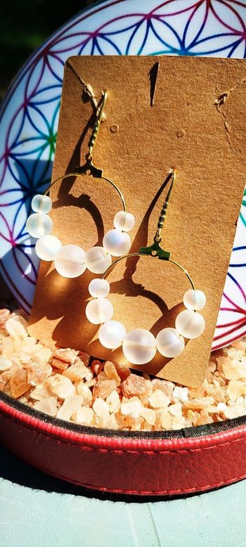 Créoles Élégance en Plaqué Or 18 Carats et Pierres de Lune 🌜