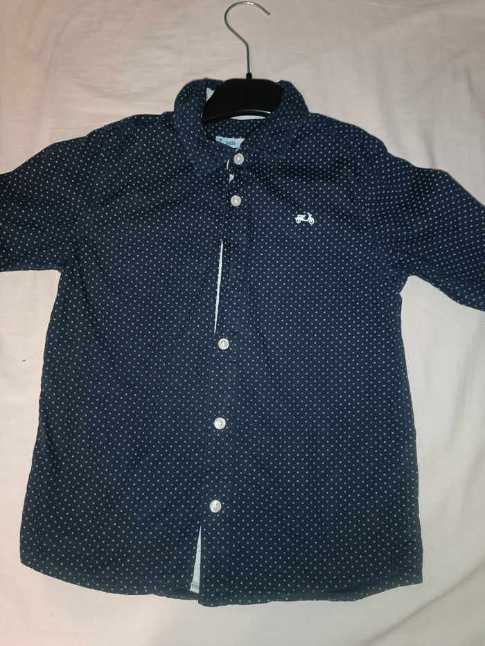 Chemise bleu marine motif blanc