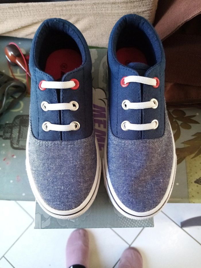 Chaussure garçon T. 30 neuf