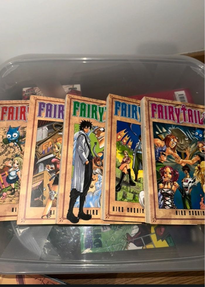 Fairy Tail tomes 1 à 5 + 50 cartes postales