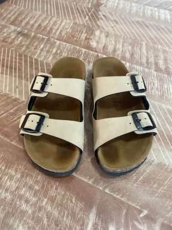 Sandales