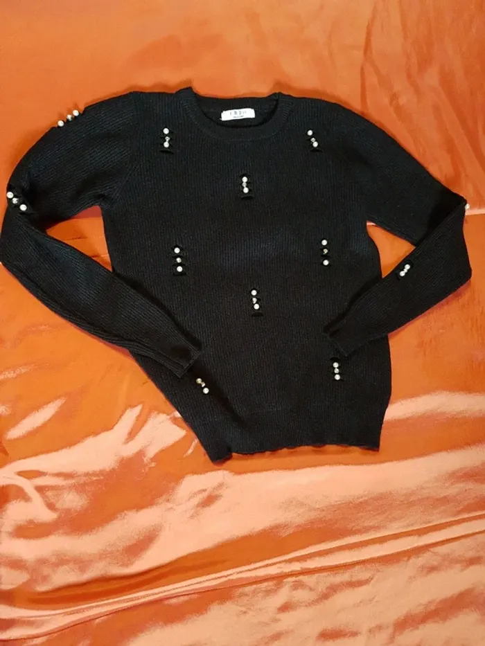 Pull noir avec strass - photo numéro 9