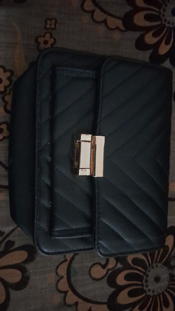 Sac tout neuf jamais utilisé un peu rouiller sur le bouton - photo numéro 3